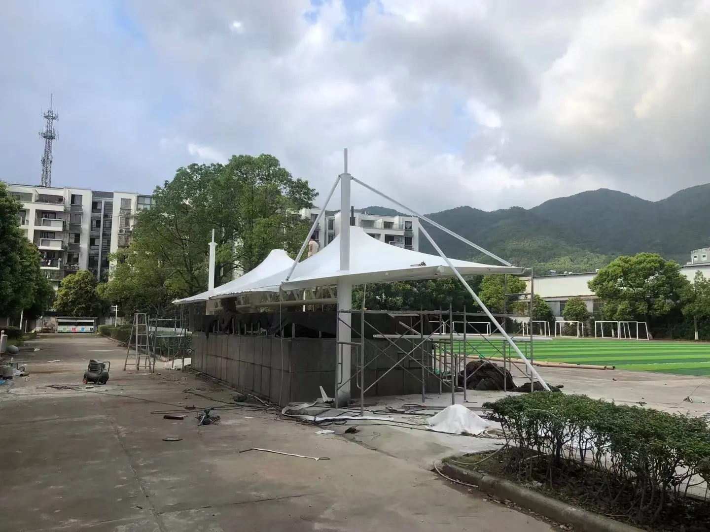 2026年贵州黄平停车棚球场棚改造纪实:老旧雨棚换新,运维压力怎么降